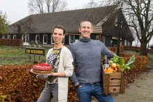 De uitbaters van De Kribbe bij Wilp