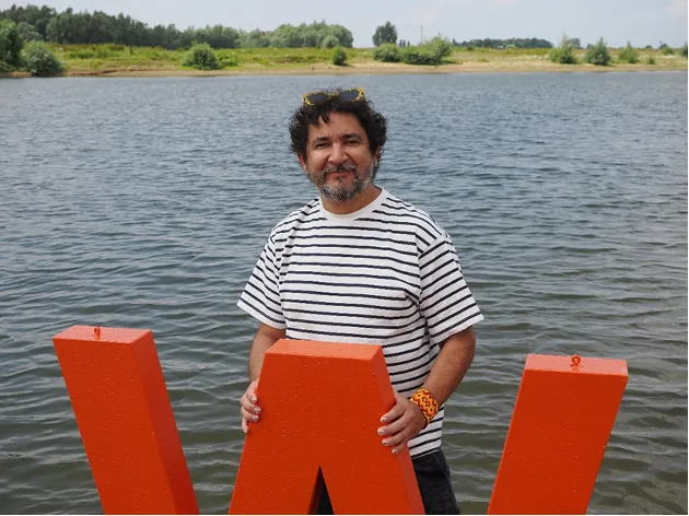 Kunstenaar Héctor Zaomora